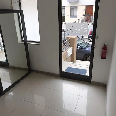 Sandstone St Julian's - 2 Bedrooms *