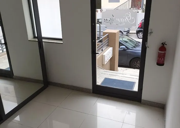 Sandstone St Julian's - 2 Bedrooms *